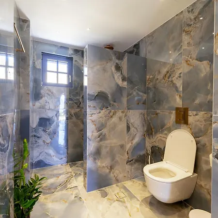 Majestic Private Pool