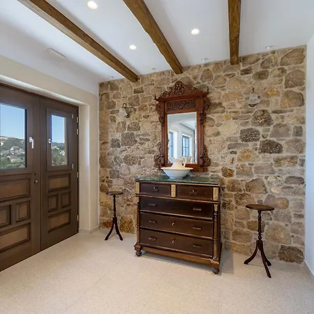 Majestic Private Pool