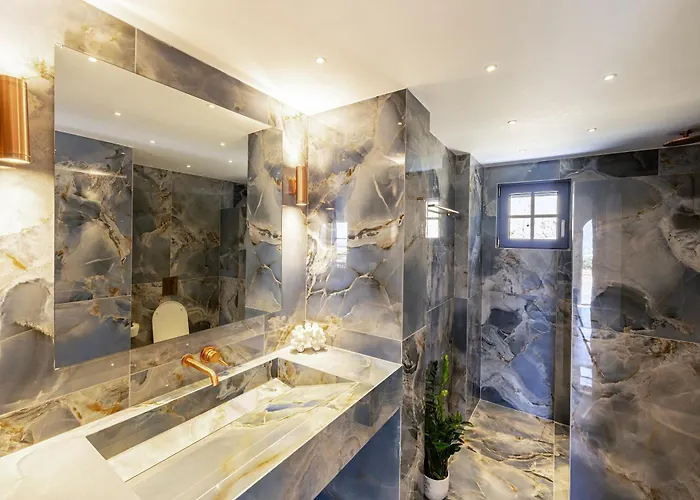 Majestic Private Pool